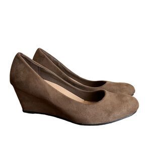 Red Circle Womens Faux Suede Round Toe Slip On Wedge Heels Brown Pump Size 10